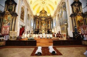 El momento del canto de la letanía de los santos.