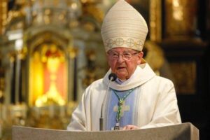 Mons. Schraml durante la homilía.