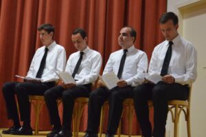«Y dejándolo todo... lo siguieron»