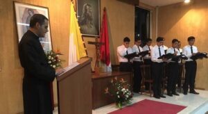 «Y dejándolo todo... lo siguieron»