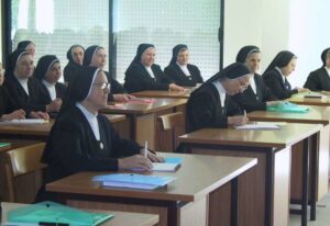 «Formar apóstoles al servicio de la Iglesia para testimoniar el misterio de Cristo»