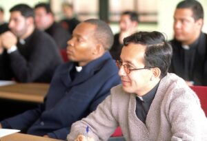 «Formar apóstoles al servicio de la Iglesia para testimoniar el misterio de Cristo»