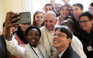 Jóvenes de la JMJ 2016 con el Papa Francisco