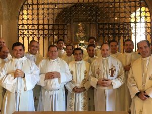 Once sacerdotes legionarios obtienen la licenciatura en teología