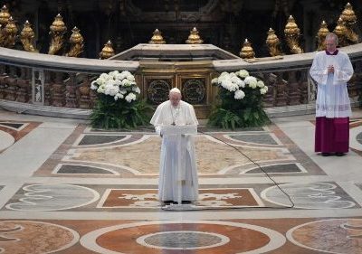Que el resucitado sane las heridas de la humanidad desolada — Mensaje del Papa Francisco y bendición Urbi et Orbi