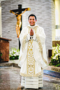 «Dios no me sacó de mi casa para tener una vida solitaria» – Ordenación sacerdotal del P. Vinicius Marques, LC