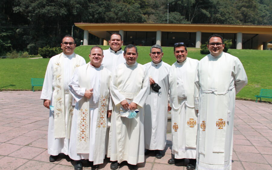 Logos: Ejercicios espirituales para sacerdotes diocesanos