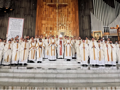 Arzobispo de Puebla ordena un sacerdote y dos diáconos legionarios de Cristo