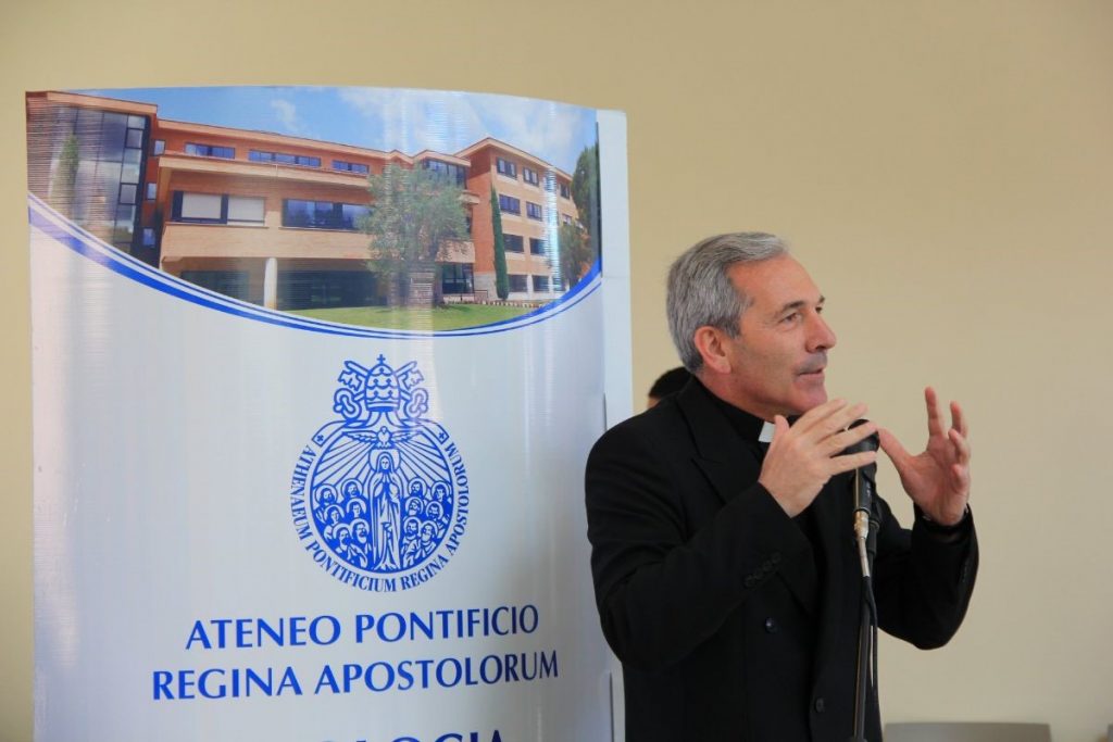 «Formar apóstoles al servicio de la Iglesia para testimoniar el misterio de Cristo»