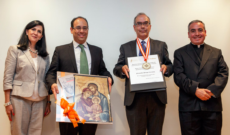 «Un canto a favor de la familia» - Entregan medalla JPII al mérito por la promoción de la vida y la familia