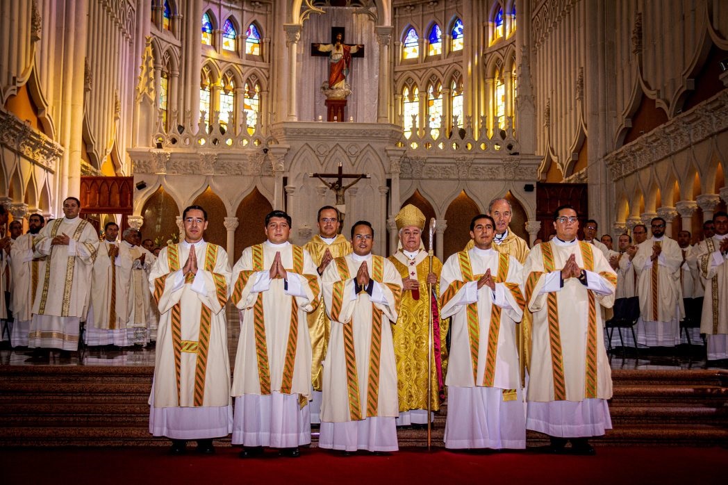 Mons. Alfonso Cortés ordena diáconos a cinco Legionarios de Cristo