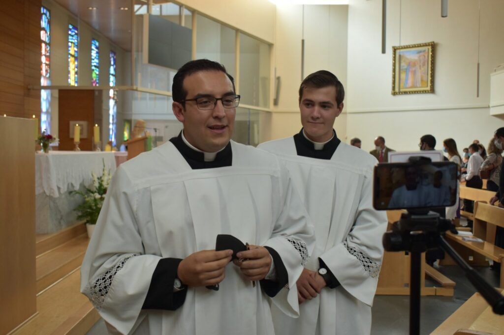 Conocer a Cristo y amarle más, camino hacia sacerdocio como religiosos