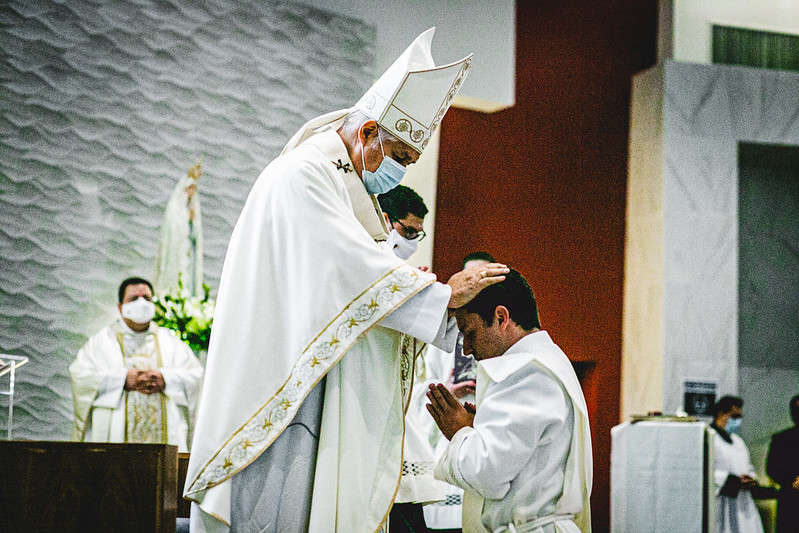 «Dios no me sacó de mi casa para tener una vida solitaria» – Ordenación sacerdotal del P. Vinicius Marques, LC