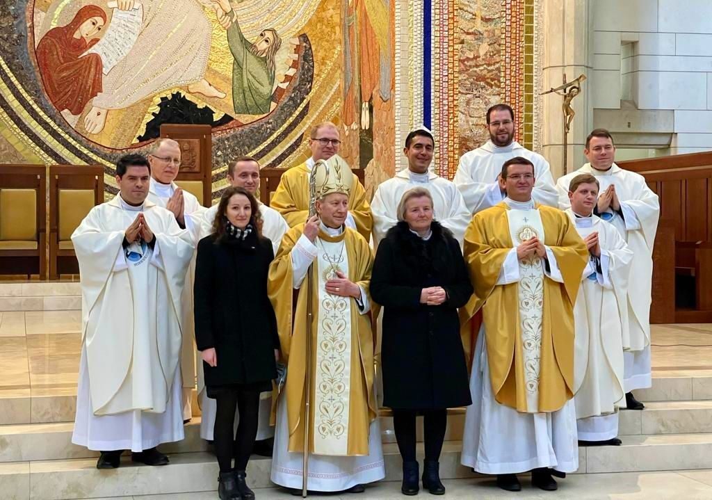 Ordenaciones sacerdotales y profesiones perpetuas